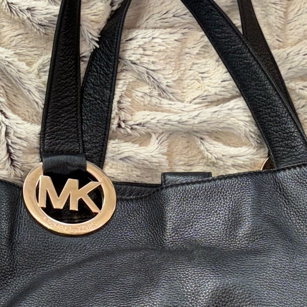 Michael Kors Fulton EastWest Black Soft Pebbled Leather Lg Gold MK Medallion Bag - Picture 10 of 12